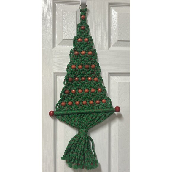 Vintage Macrame Christmas Tree Green Red Wood Beads Dowel Ring  27"x 12" Granny - Picture 1 of 4